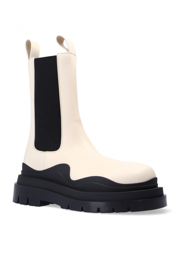 BOTTEGA VENETA BV Tire Leather Chelsea Boots in Cream