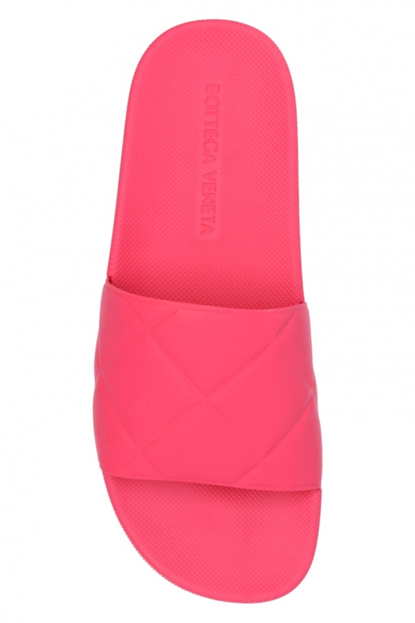 BOTTEGA VENETA TORBA NA RAMIĘ BRICK CASSETTE - SchaferandweinerShops KR -  Pink Embossed slides Bottega Veneta