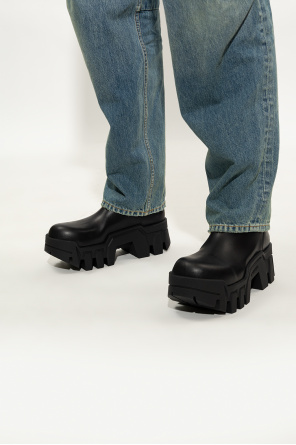 ‘bulldozer’ platform ankle boots od Balenciaga