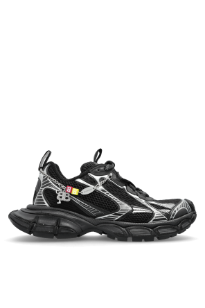 ‘3XL’ sports shoes