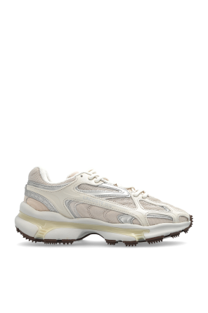 Sports shoes