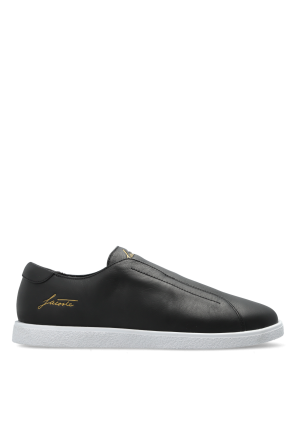 ‘Linecourt’ sports shoes