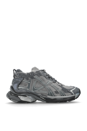 Sports shoes 