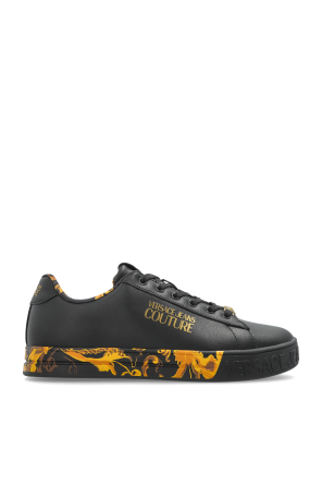 Sports shoes with printed logo