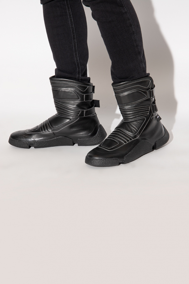 RBRSL You prefer a shoe with reliable lockdown and containment to accommodate your feet well