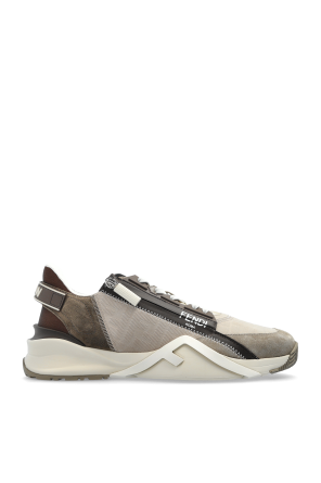 Sports shoes 
