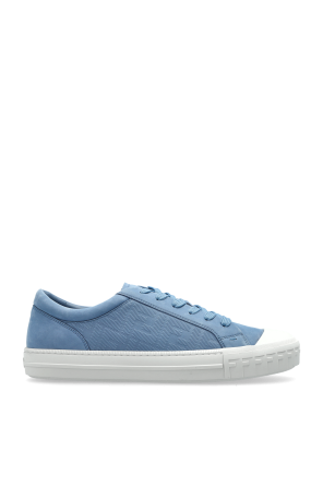 Sports shoes 