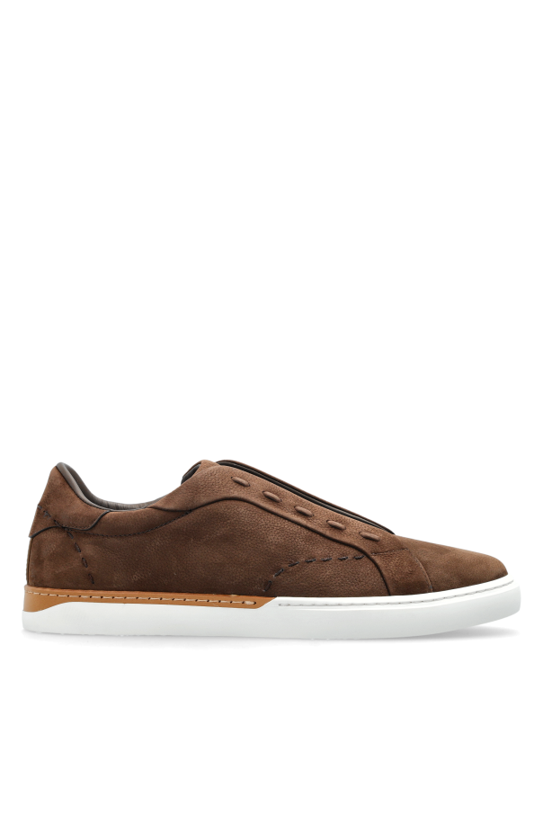 Suede sports shoes 