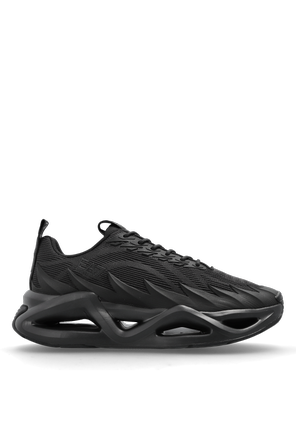Sports shoes with logo