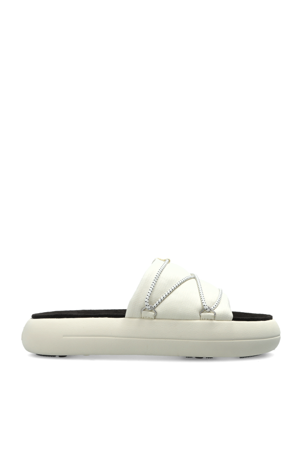 ‘MB ICON SLIDE’ slides od Moon Boot