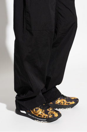 Buty sportowe ze wzorem `barocco` od Versace Jeans Couture