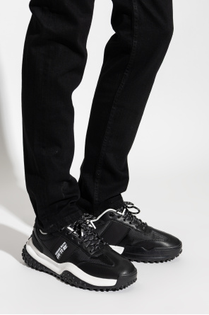 Buty sportowe z nadrukowanym logo od Versace Jeans Couture