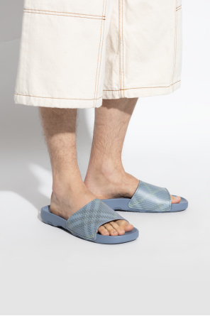 Slides dive od Burberry