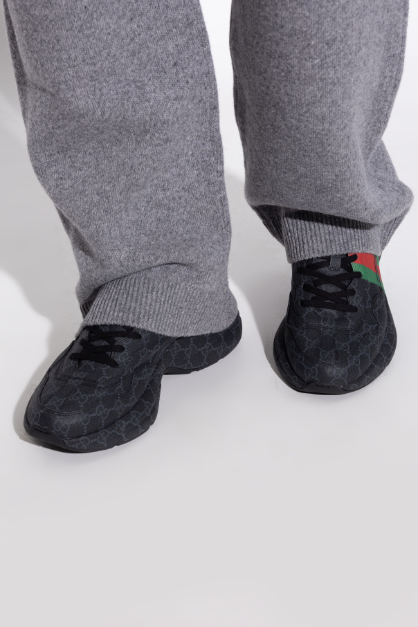 Gucci Sportschuhe mit Logo