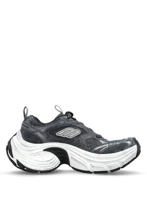 ‘6XL’ sports shoes