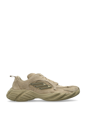 Sports shoes 