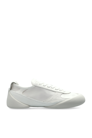 Sports shoes
