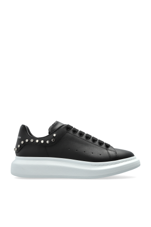 Zapatillas deportivas con tachuelas