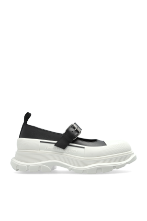 Leather shoes with logo