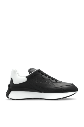 Sports shoes with logo