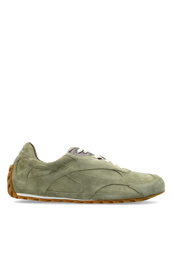 Suede sports shoes 