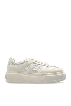 Sports shoes with logo