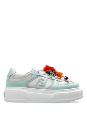 "Match" sports shoes on platform