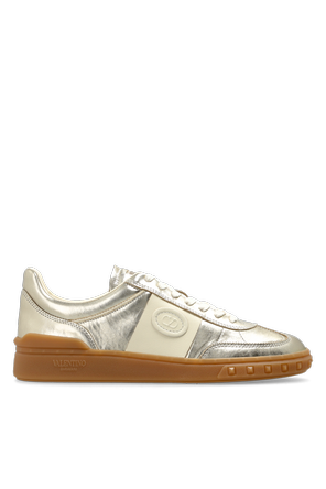 Leather sports shoes with logo
