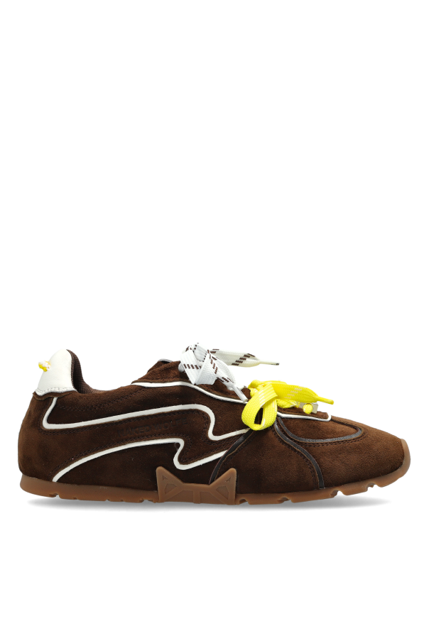 Suede sports shoes 