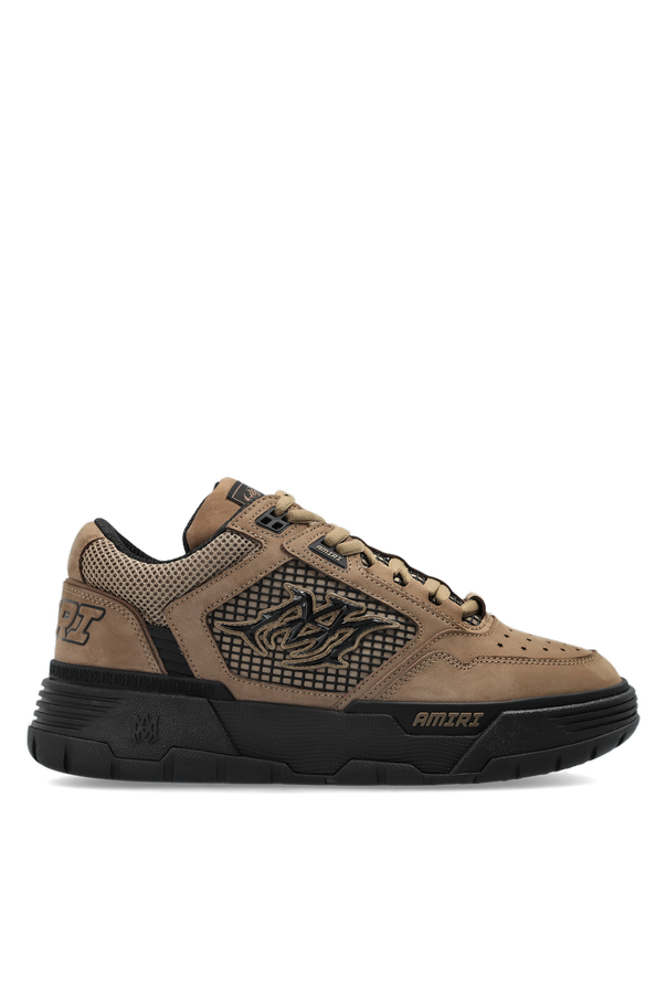 Sports shoes 