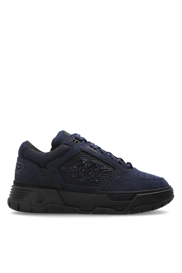 Sports shoes 