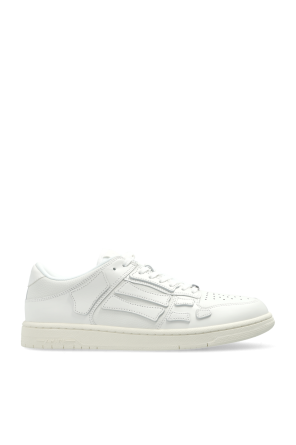 Sports shoes 