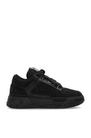 Sports shoes 