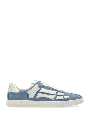 Sports shoes 