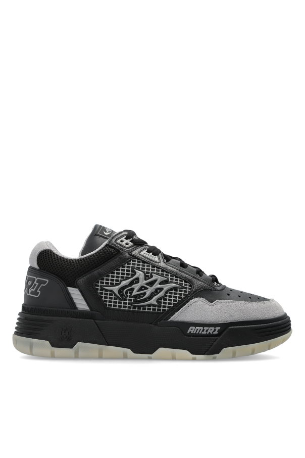 Sports shoes 