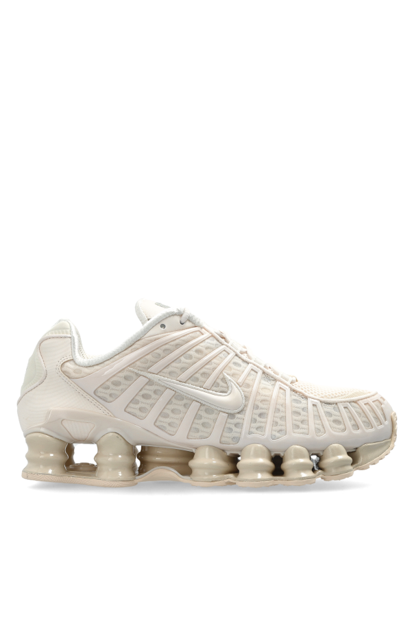 Sports shoes 