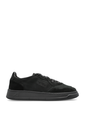 Sports shoes 