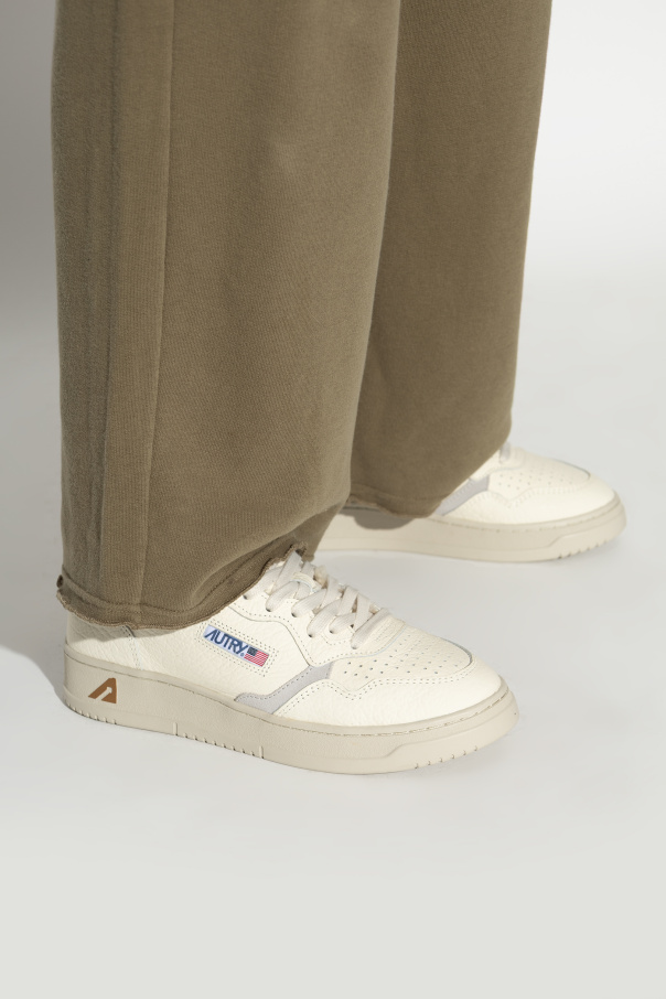 Autry Sport shoes "MEDALIST LOW"