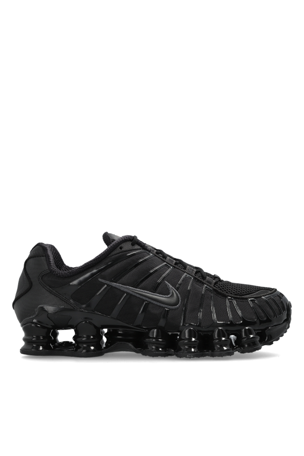 Sports shoes 
