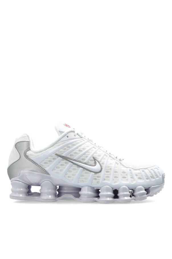 Sports shoes 