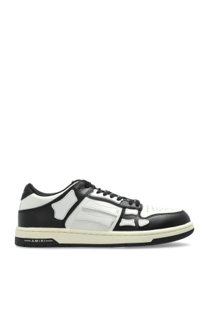 Sports shoes 