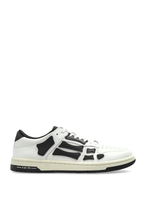 Sports shoes 