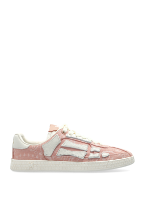 Sports shoes 