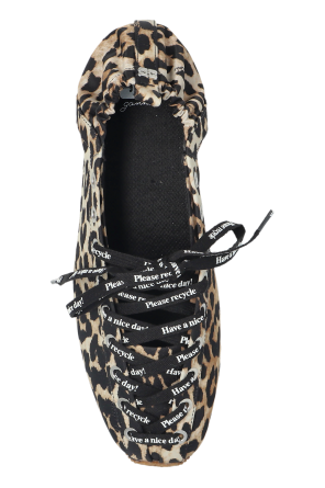 Ganni Sznurowane baleriny z motywem zwierzęcym