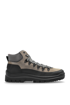 Snow boots with retractable spikes