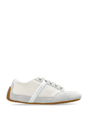 Sports shoes with logo