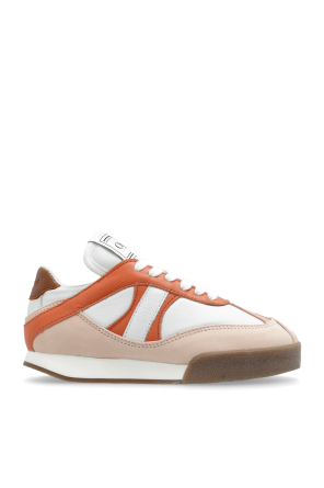 Sports shoes with logo