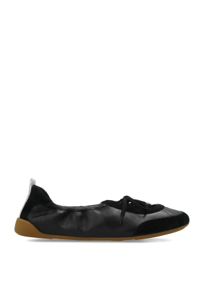 ‘Kick’ ballerinas