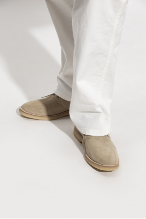 ‘chukka’ high-top sneakers od Common Projects