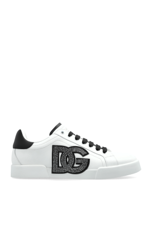 Sportschuhe mit Applikation